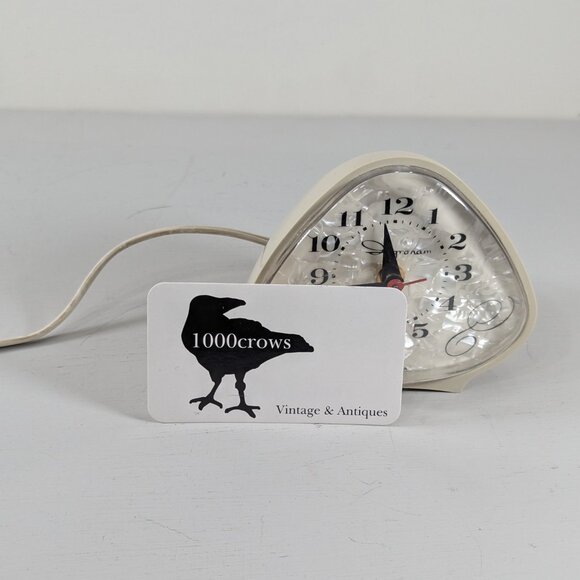 Vintage 1950s Triangular Ingraham electric alarm clock (wired) White pearl face - Picture 6 of 12